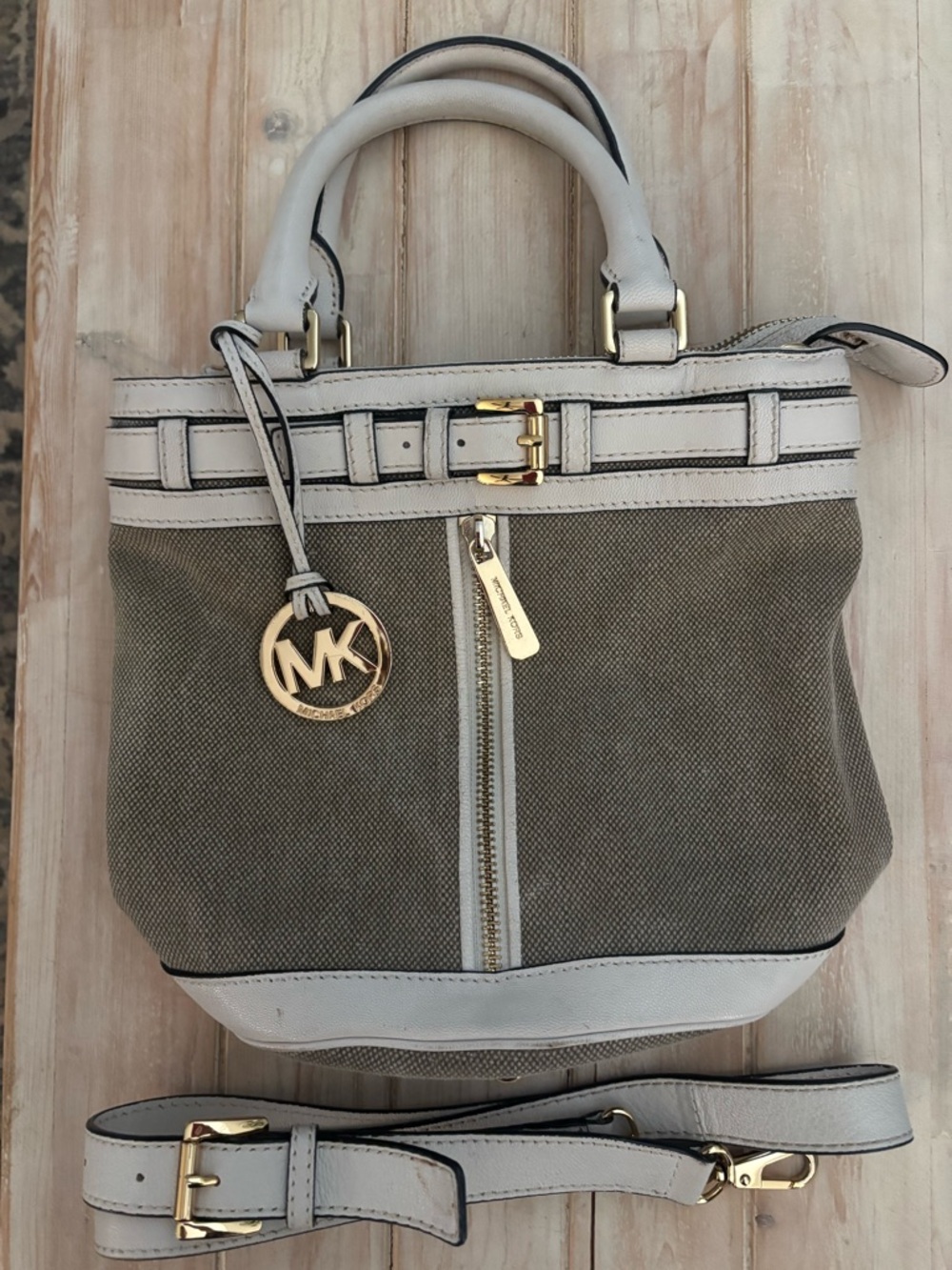 Michael Kors Retired Kingsbury Buckey Canvas/leather Crossbody - Picture 2 of 11